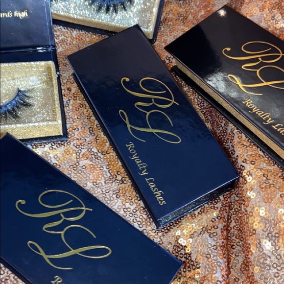 Eyelashes - Picture 1 of 4